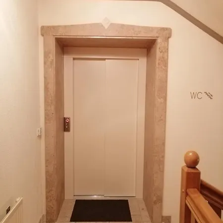 Garni Tina